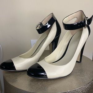 NINE WEST LEATHER CREAM/BLACK TOE HEELS 9.5